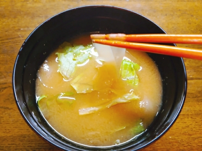 ひらひら大根とレタスの味噌汁