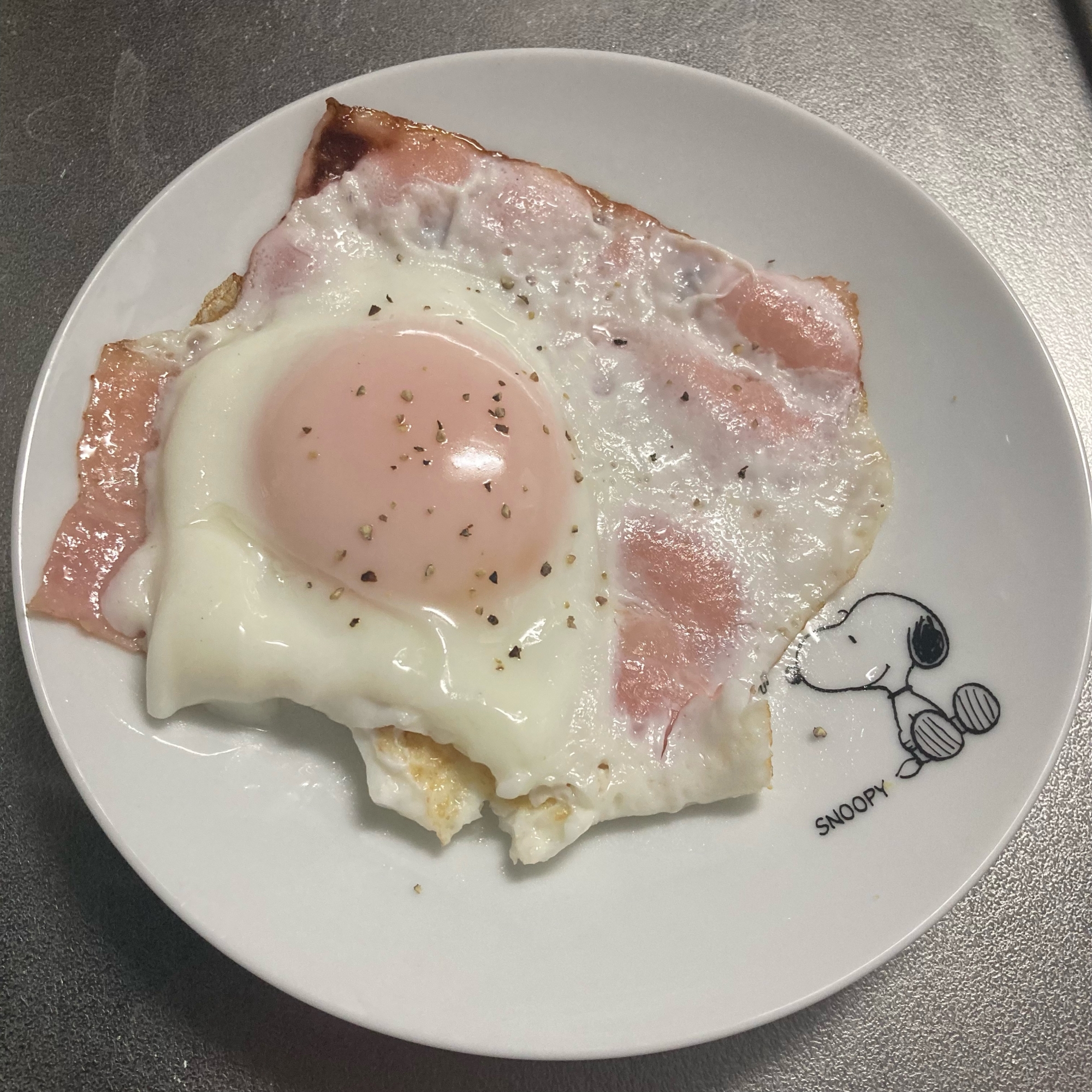 朝食に☆簡単ベーコンエッグ