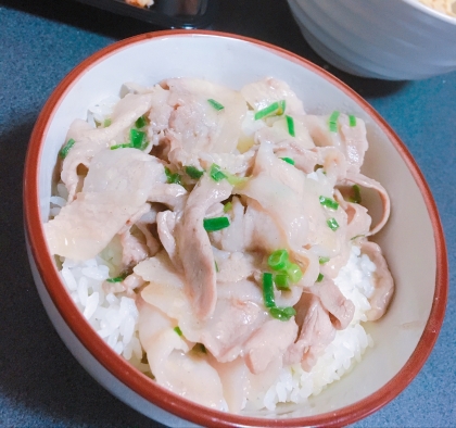 ねぎ塩レモンだれ♪豚カルビ丼