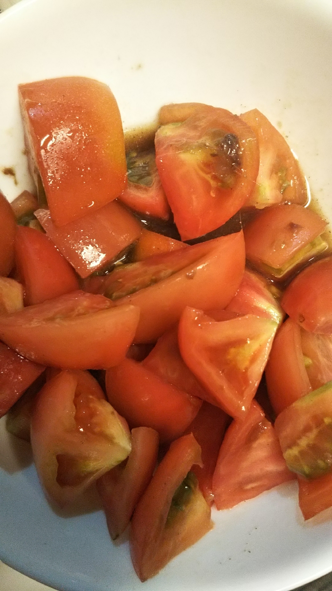アンチョビドレッシングのトマトサラダ