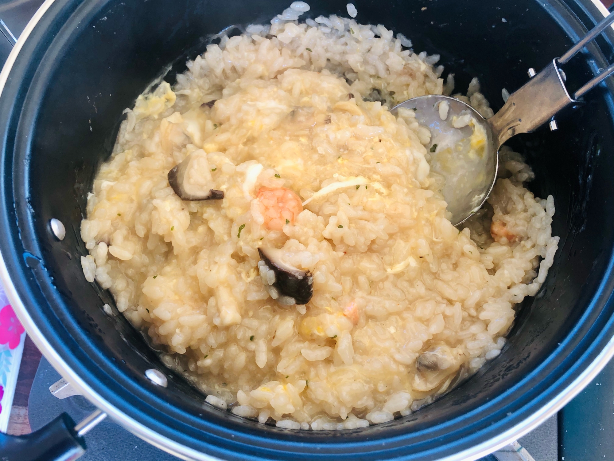 キャンプ飯 海鮮炊き込みご飯の卵雑炊 レシピ 作り方 By りんりんりん 楽天レシピ キャンプ飯 海鮮炊き込みご飯の卵雑炊 レシピ 作り方 By りんりんりん 楽天レシピ