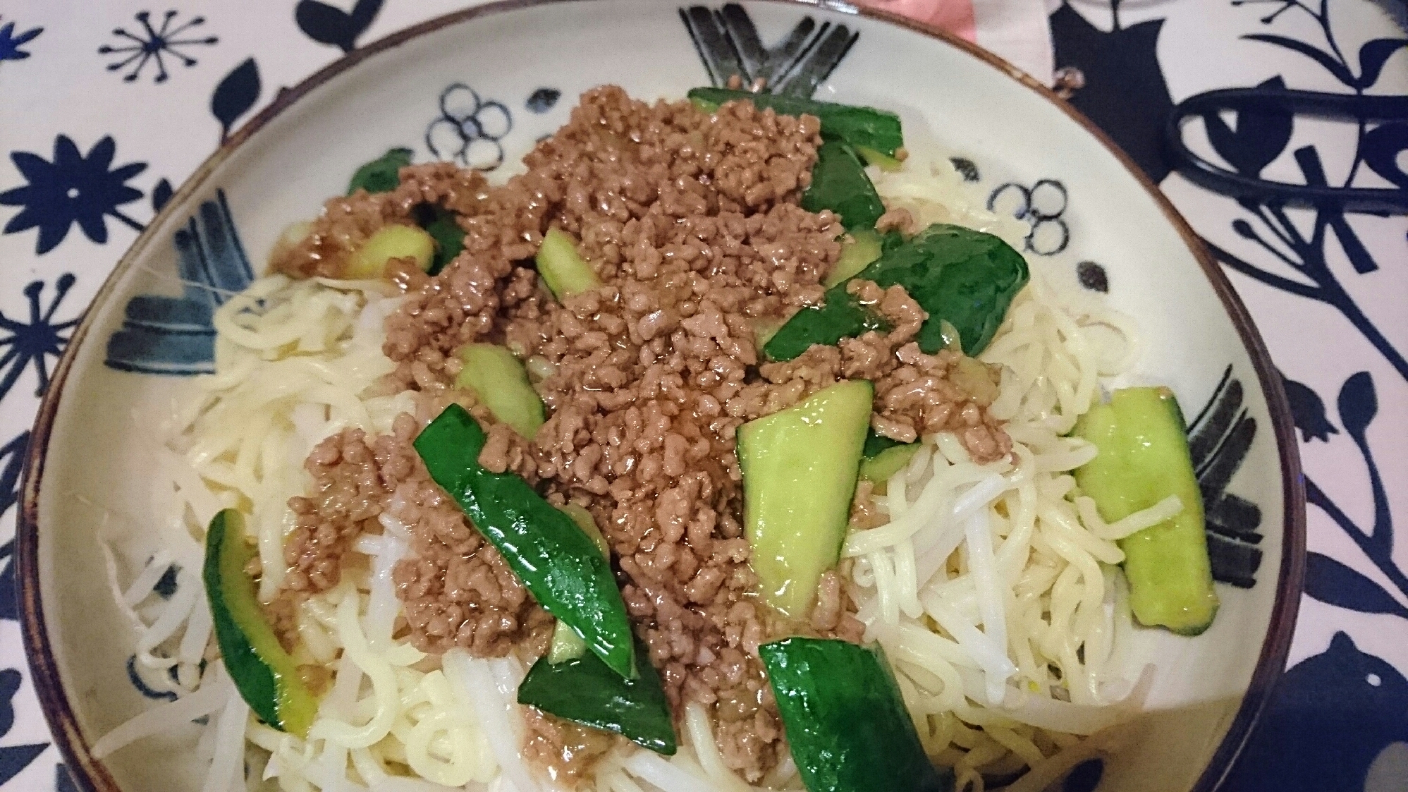 焼きそば麺で！挽き肉とキュウリのジャージャー麺風