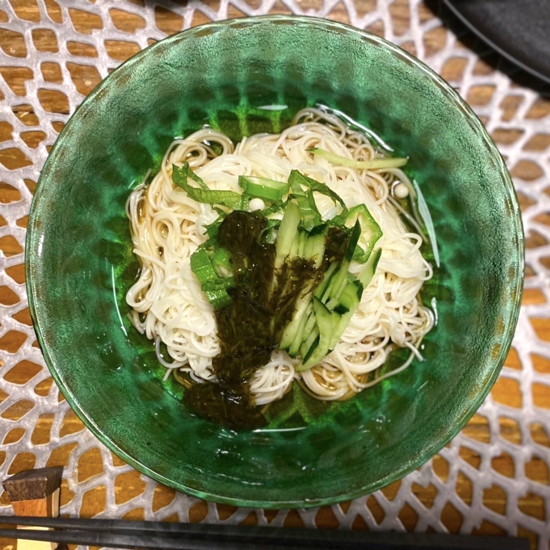 冷たいそうめんでさっぱり『冷やしアカモクそうめん』