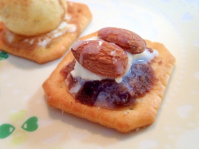 粒あんとクリームチーズとアーモンドの焼きクラッカー