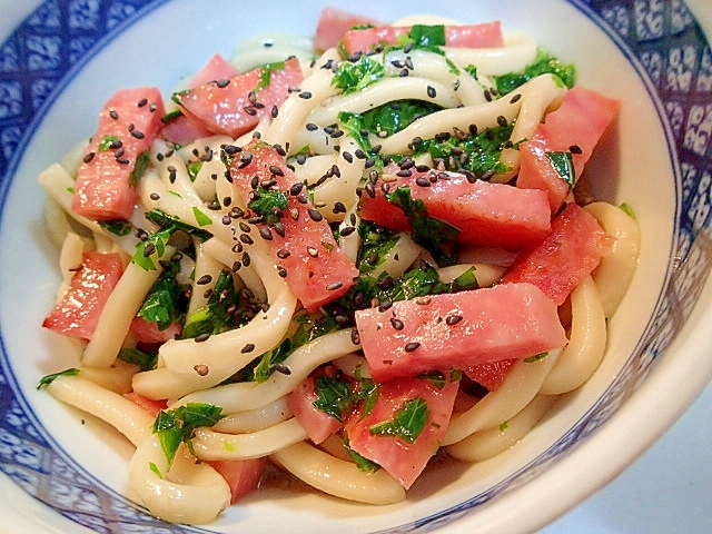 ボロニアソーセージとモロヘイヤの冷やしうどん♪