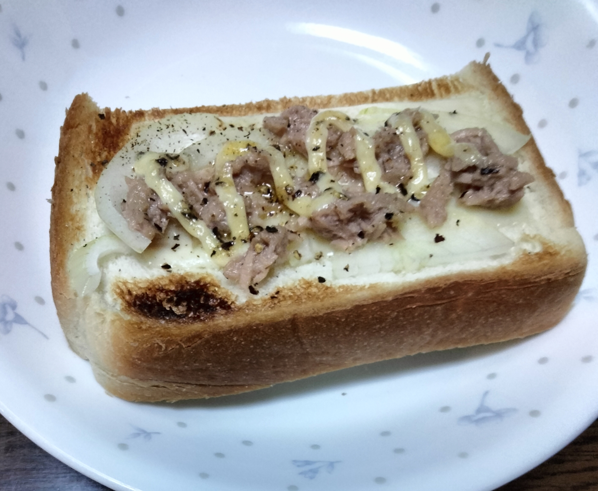 チーズトーストアレンジ 玉ねぎスライス&ツナマヨ