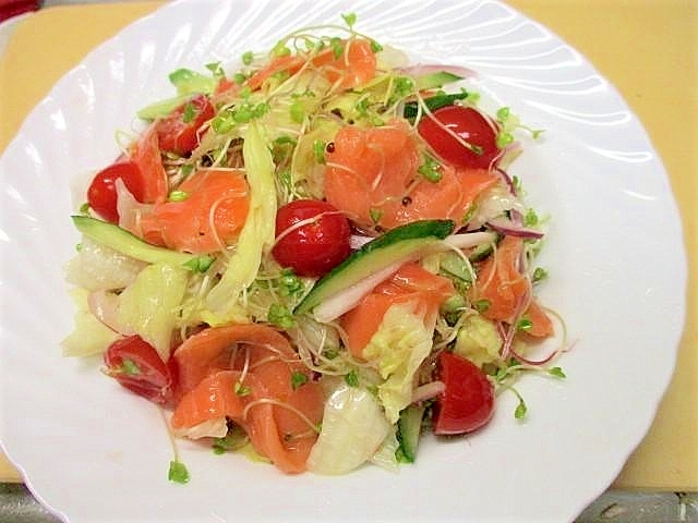 簡単☆野菜とスモークサーモンのサラダ