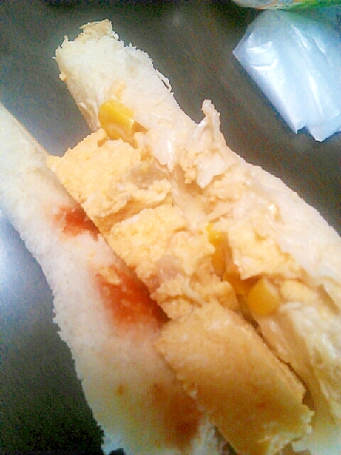 食パンで簡単☆オムレツサンドイッチ