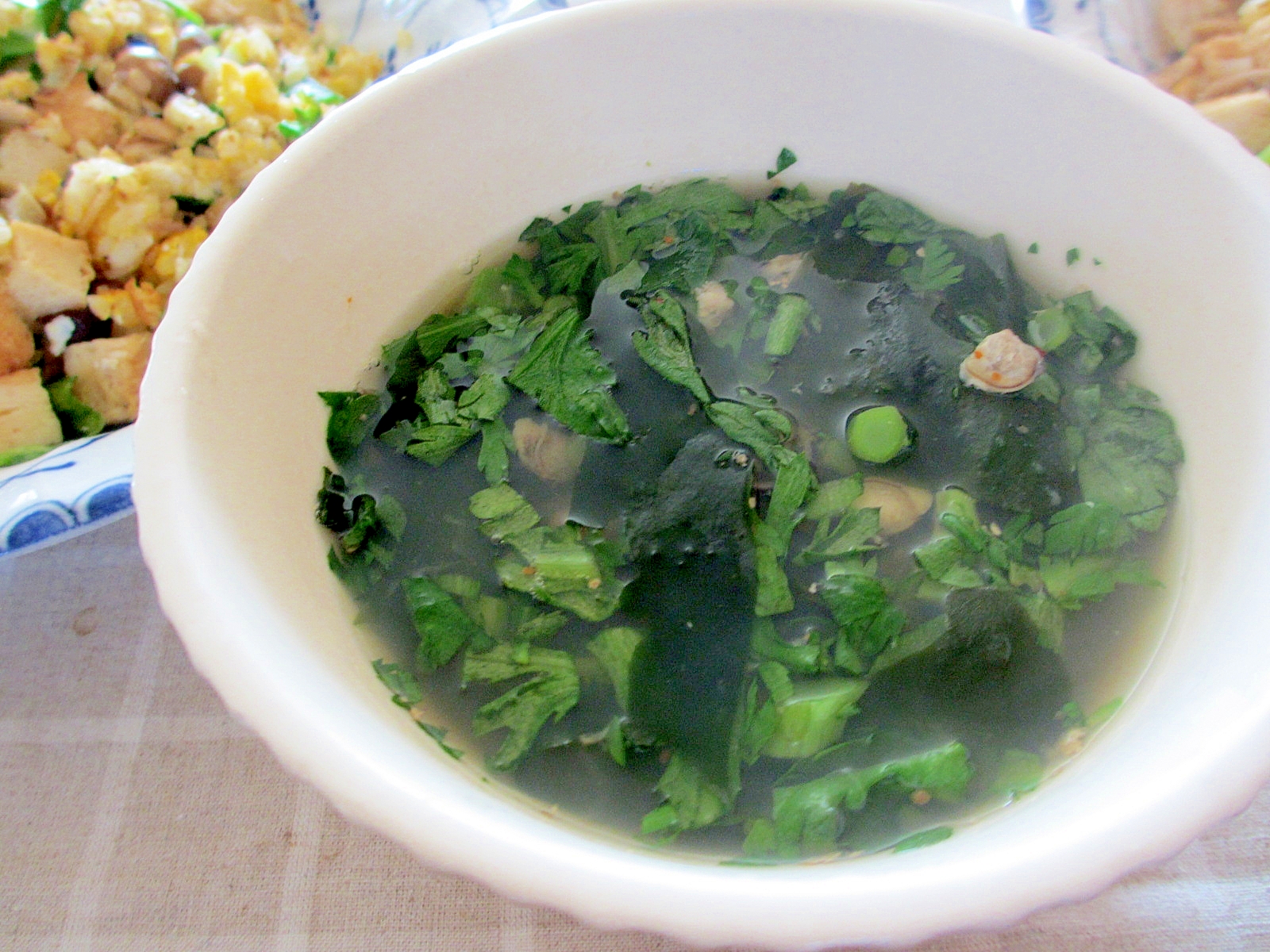 しめじと春菊の韓国風スープ