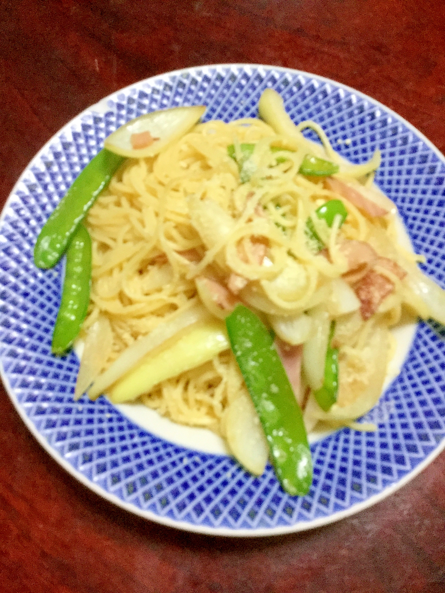 新玉ねぎとハムと絹さやの粉チーズパスタ レシピ 作り方 By とりあえず乾杯 楽天レシピ