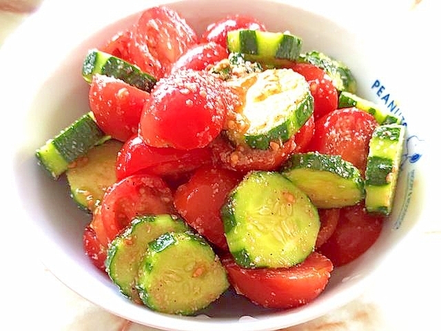 夏野菜のごま和え!トマトときゅうりのごま風味サラダ