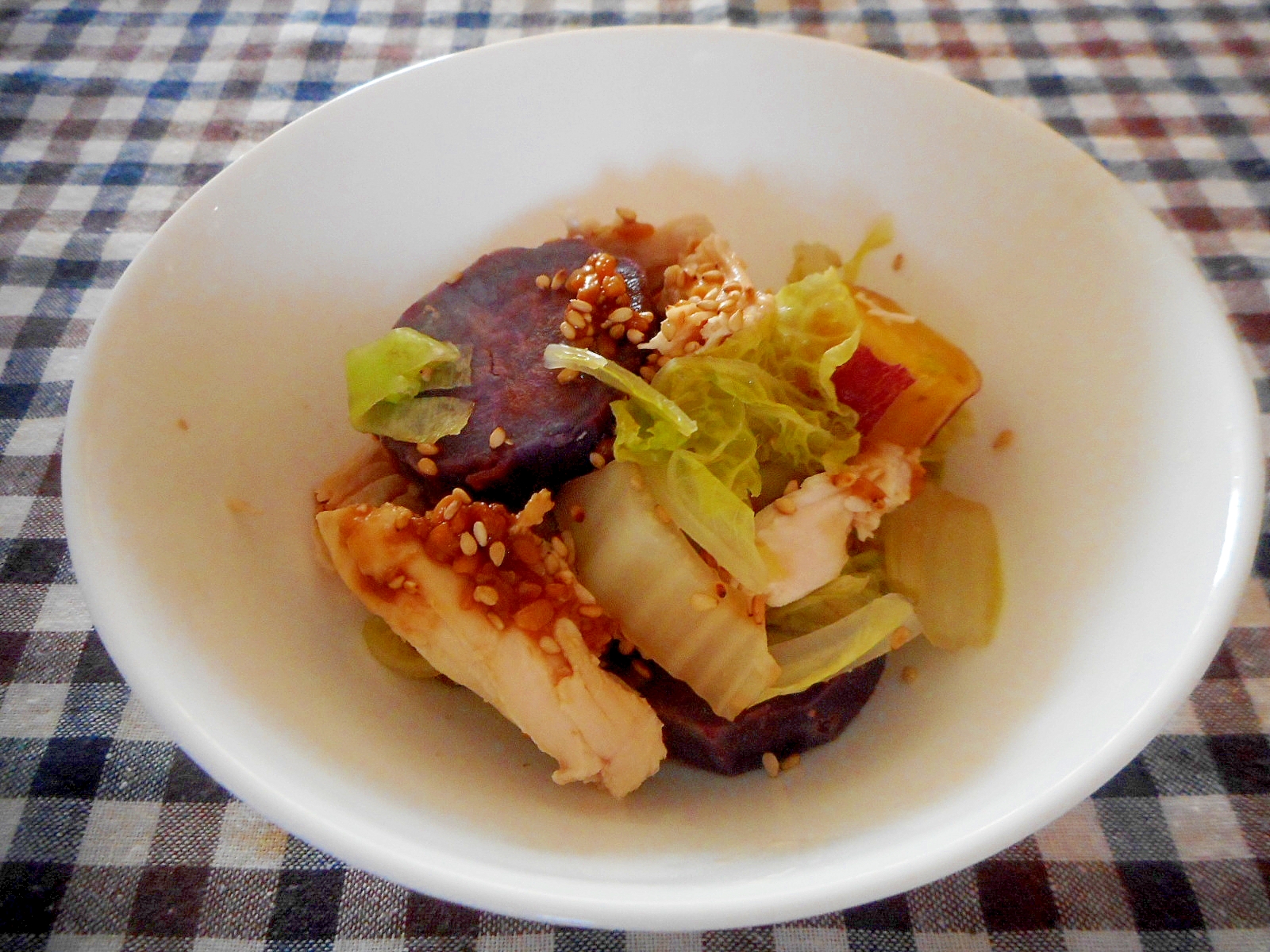 さつま芋と白菜とサラダチキンの醤油麹ごま和え