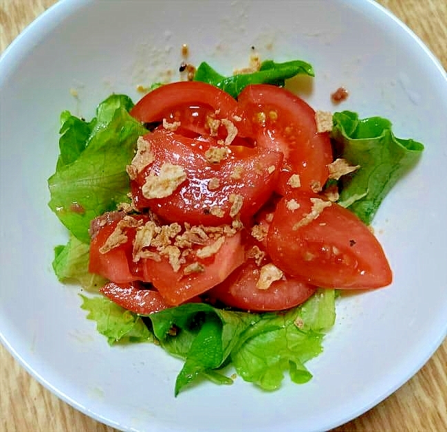 トマトとレタスの生ハムドレッシングサラダ