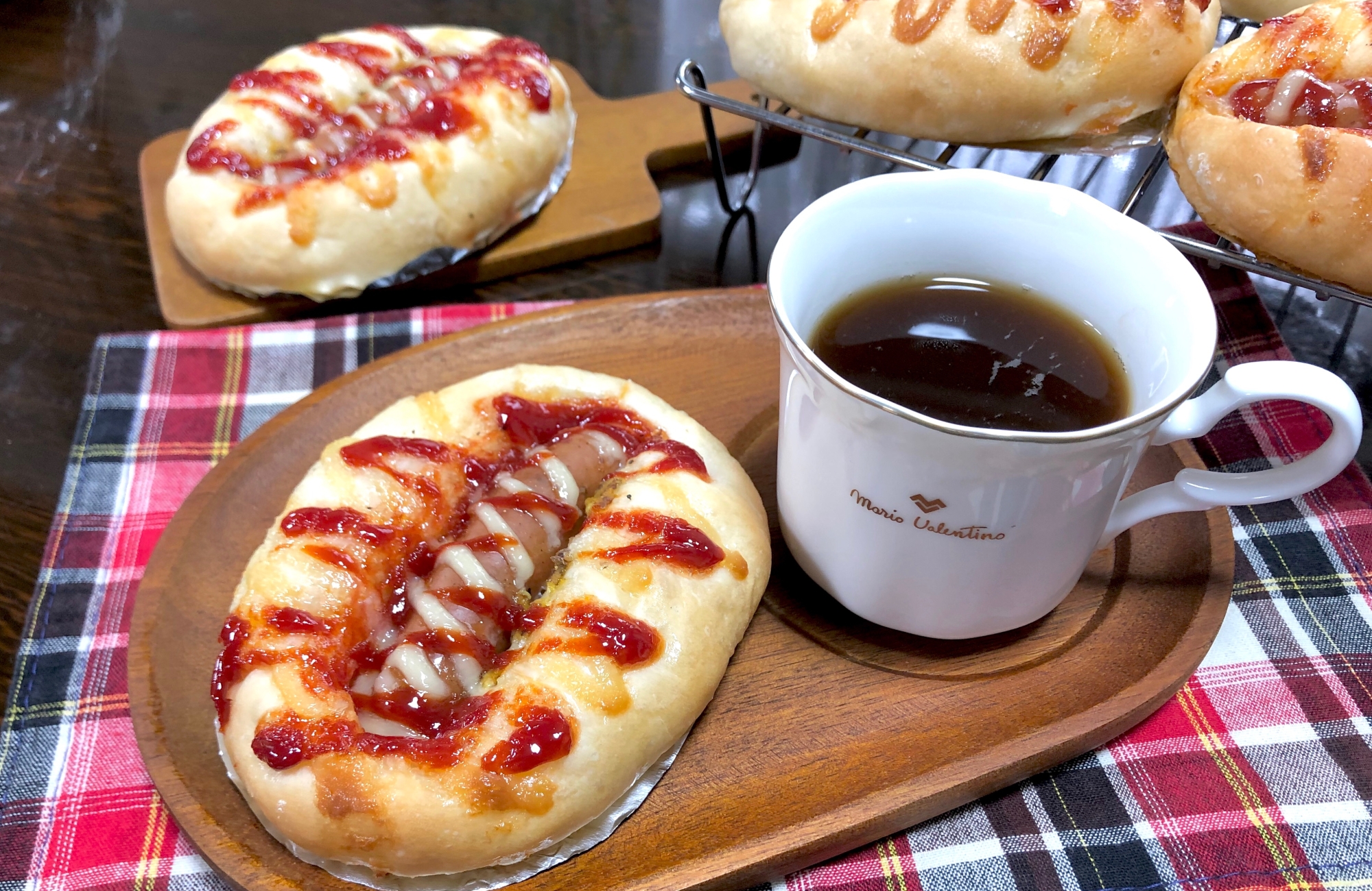 手ごねでふわふわ❤️ソーセージパン