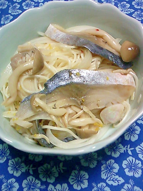 めんつゆで土佐酢風　しめ鯖ときのこ和えそうめん