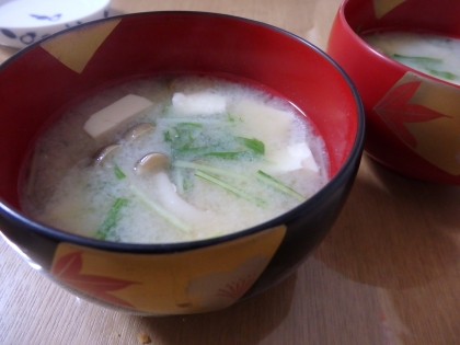 しめじ・豆腐・水菜の味噌汁