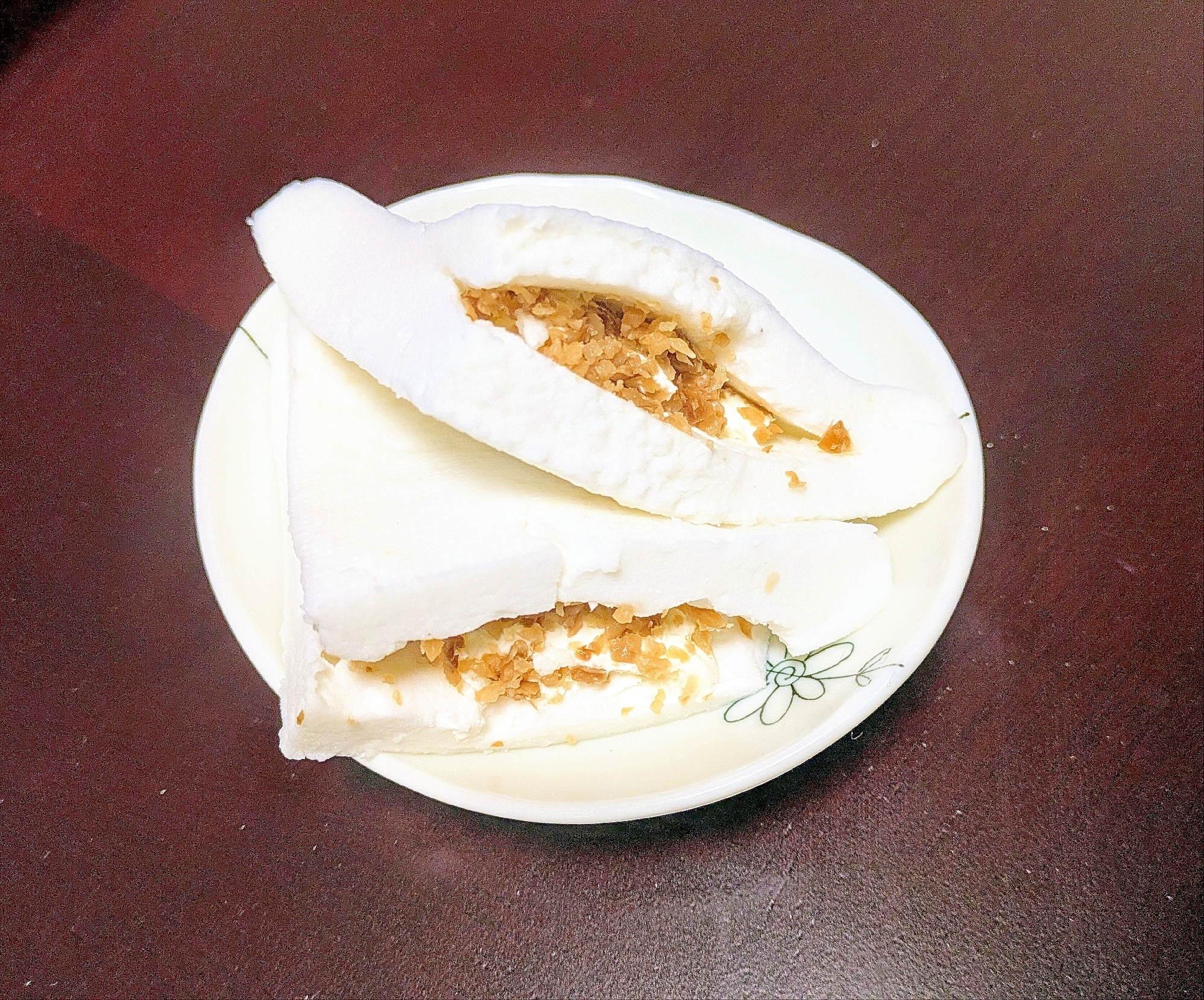 はんぺんのクリームチーズ＆いぶりがっこサンド