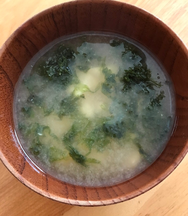 崩し絹豆腐と焼きばら海苔の味噌汁