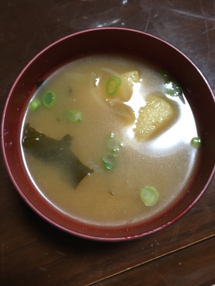 簡単！ 油揚げと玉ねぎの味噌汁