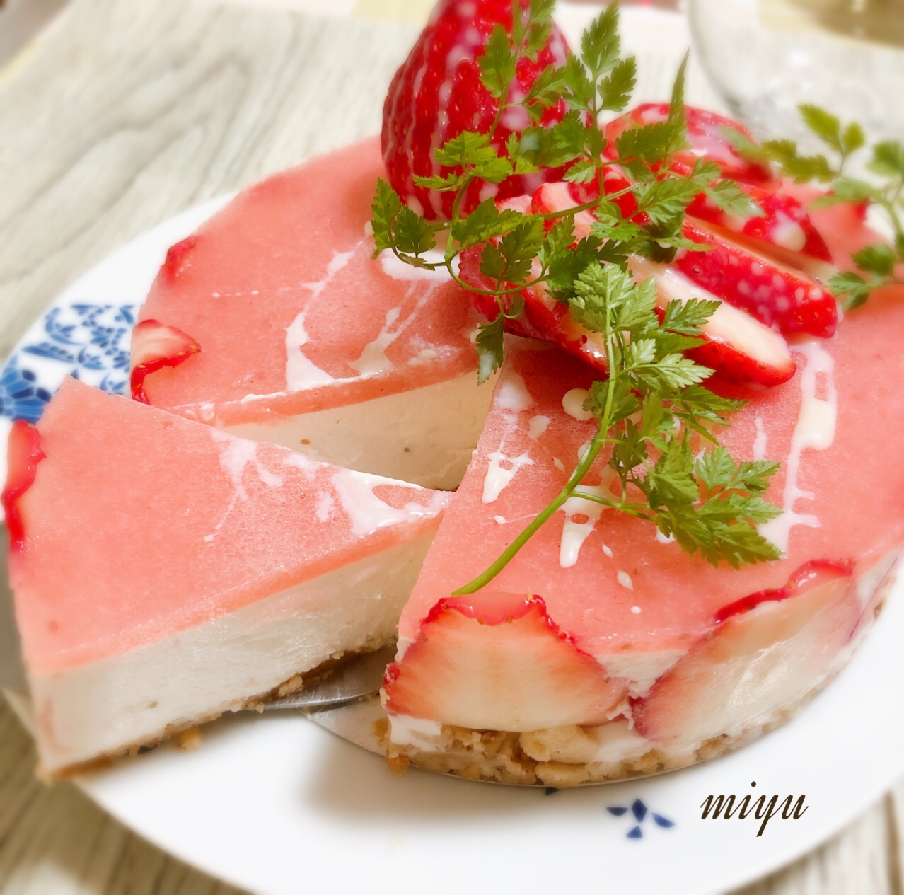 簡単時短 苺たっぷりムースケーキ レシピ 作り方 By Miyuっち 楽天レシピ