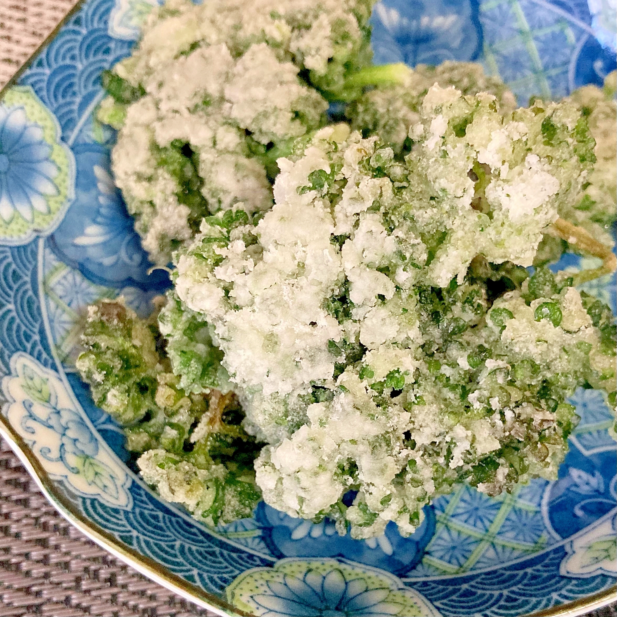 大量消費! サクサク食べられるパセリ揚げ