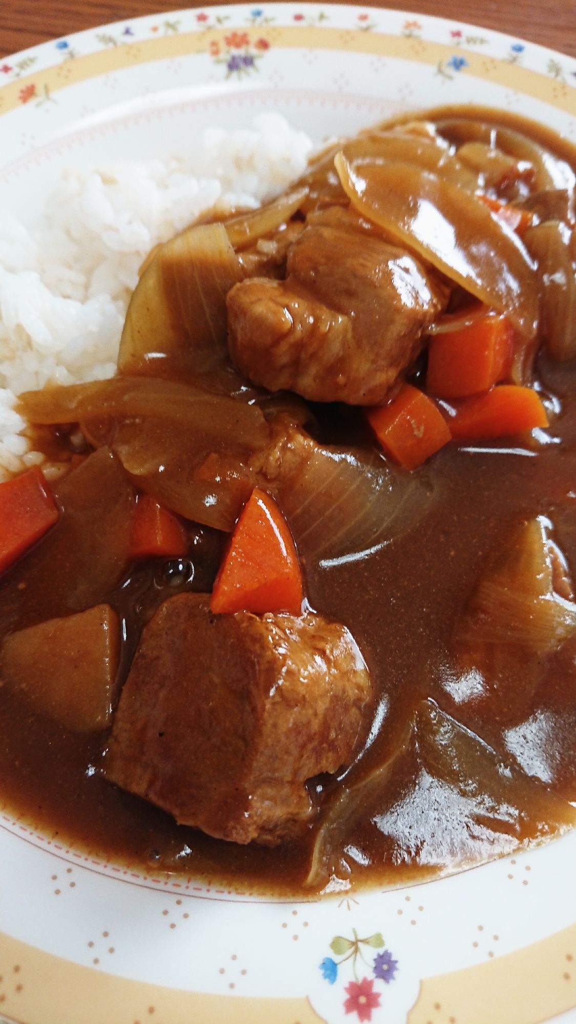 炊飯器でお肉やわらか豚肩ロースと玉ねぎのカレー♪