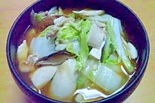 韓国「辛ラーメン」で♪豚肉と白菜の旨辛ラーメン