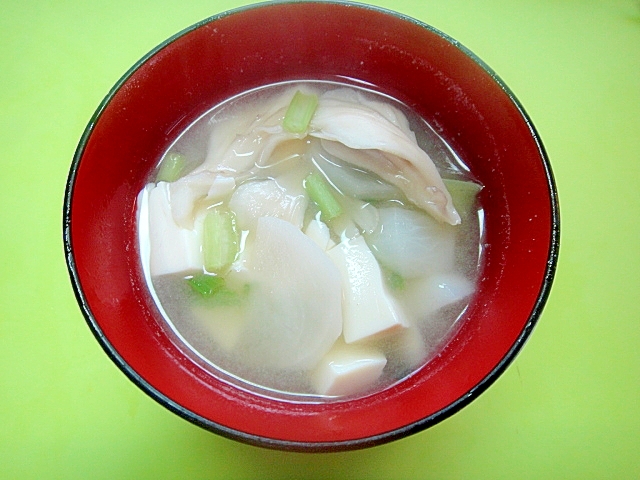 豆腐とカブ舞茸の味噌汁