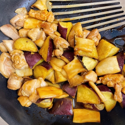 フライパンから失礼します。
エリンギが合いますね♡
甘辛い味つけで美味しかったです。