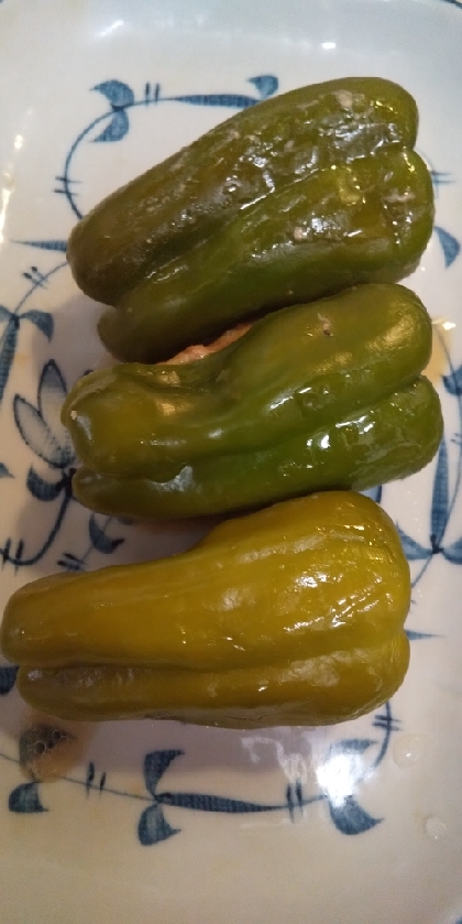 ピーマンの肉詰め蒸し料理