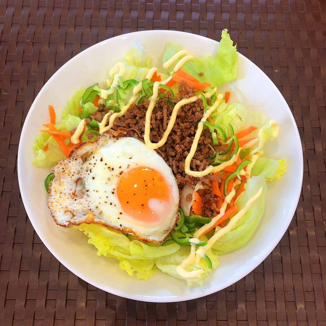 ☆肉そぼろでアレンジ☆ヘルシーサラダごはん