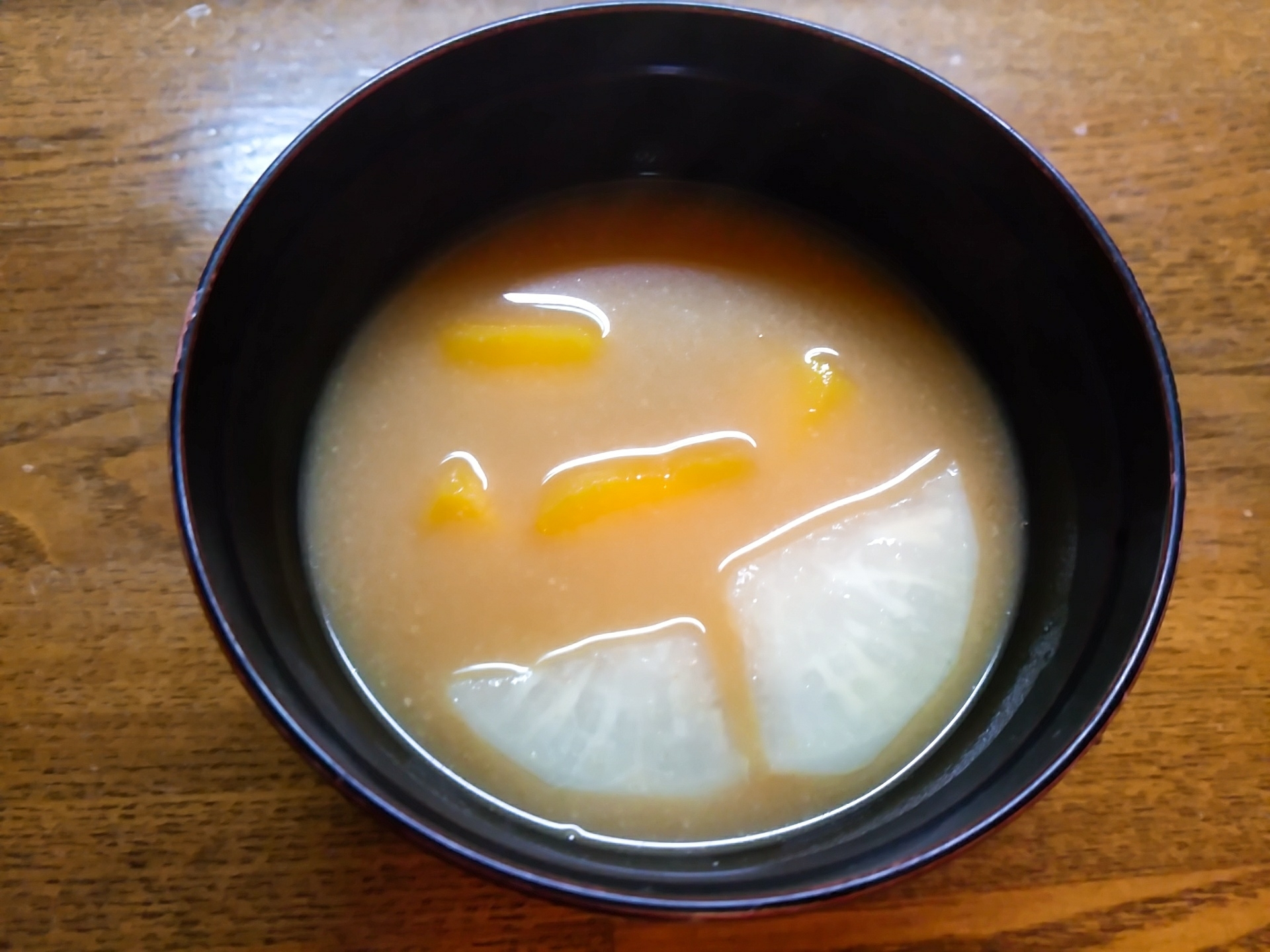 大根と薩摩芋の鯛味噌入り味噌汁