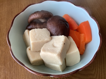 高野豆腐とシイタケにんじんの煮物