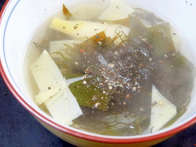 朝の食物繊維☆　「筍甘皮とわかめのスープ」