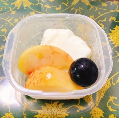 フルーツ缶と杏仁豆腐のヨーグルト