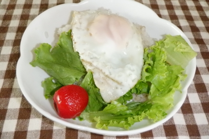 お手軽目玉焼きサラダ