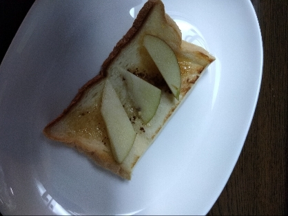 こちらも試しました。朝食に。信州から送られてきたりんごのせて、美味しくできました。レシピ有難うございました。
