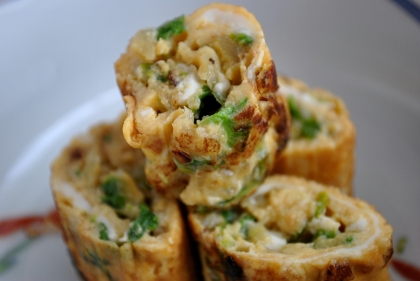 菜の花を入れてみました。シンプルな卵焼きも彩がよくなり、目先が変わっていいですね。ありがとうございました。