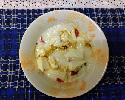 梅がアクセント♡とろとろお豆腐と長芋の小鉢