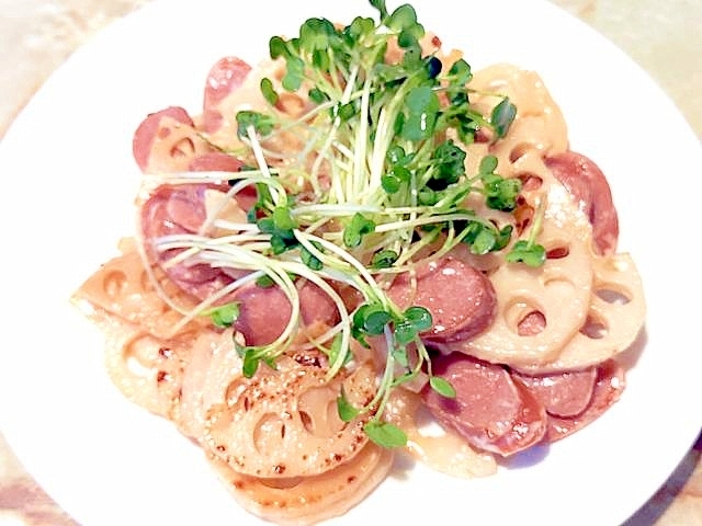 水煮で時短!レンコンとソーセージのマヨ醤油炒め♪