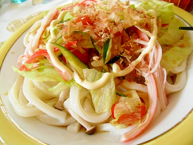 お昼に食べたい　サラダうどん