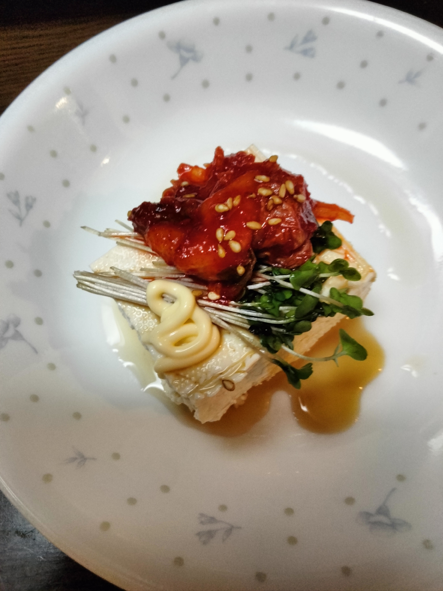 冷奴アレンジ スプラウト&白菜キムチ ごまかけて