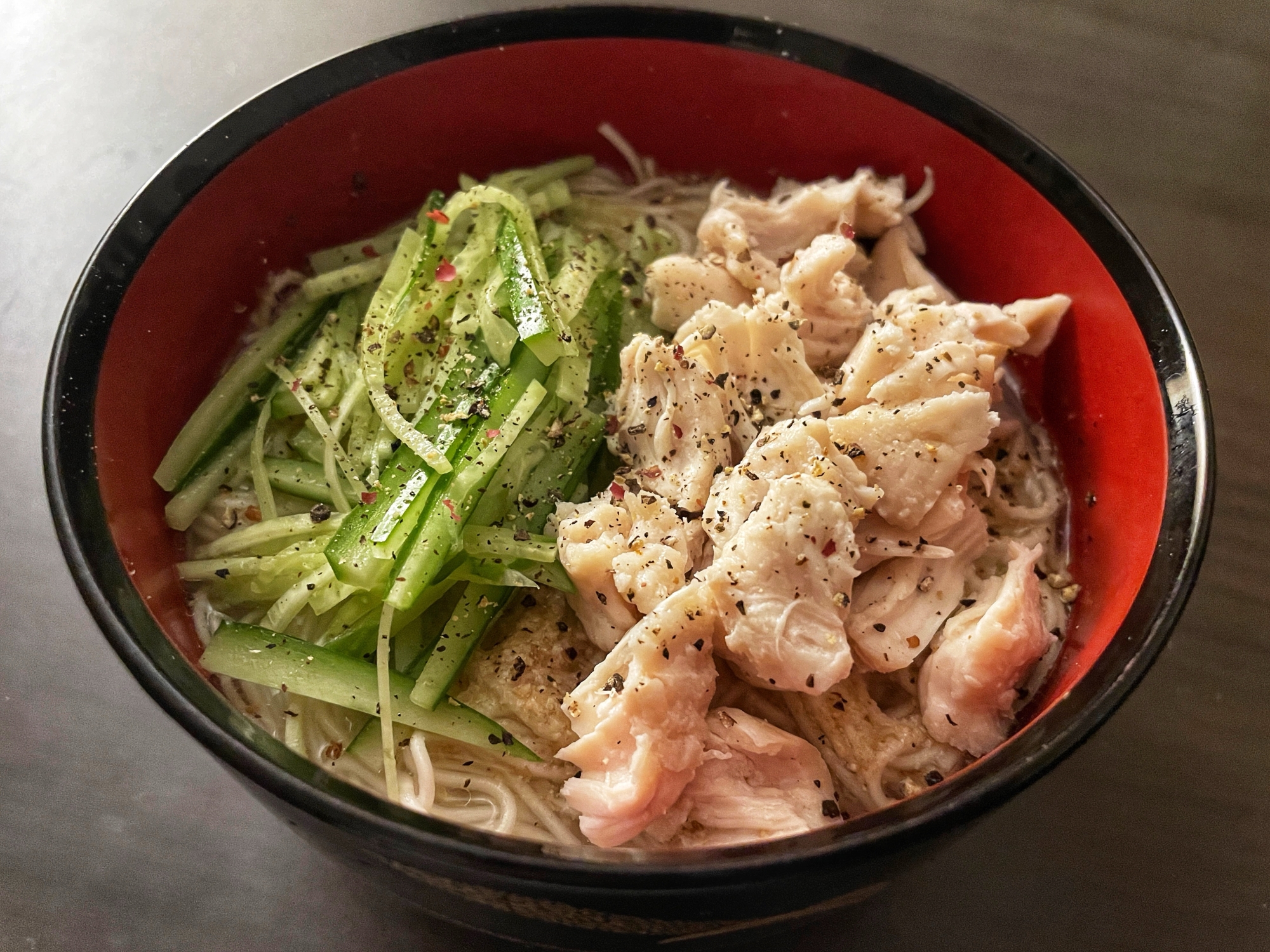 鶏の旨み！冷製そうめん