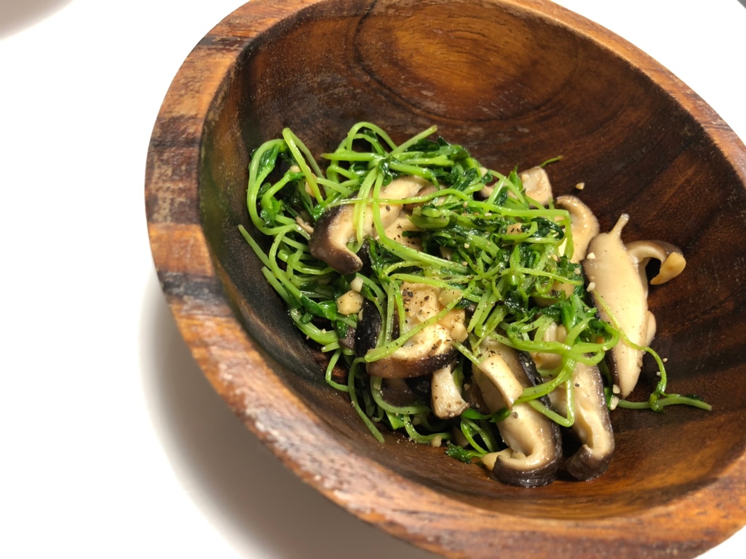 豆苗としいたけのにんにく炒め やる気 レシピ 作り方 By たこべいべい 共働き夫婦の言い訳料理ブログ 楽天レシピ