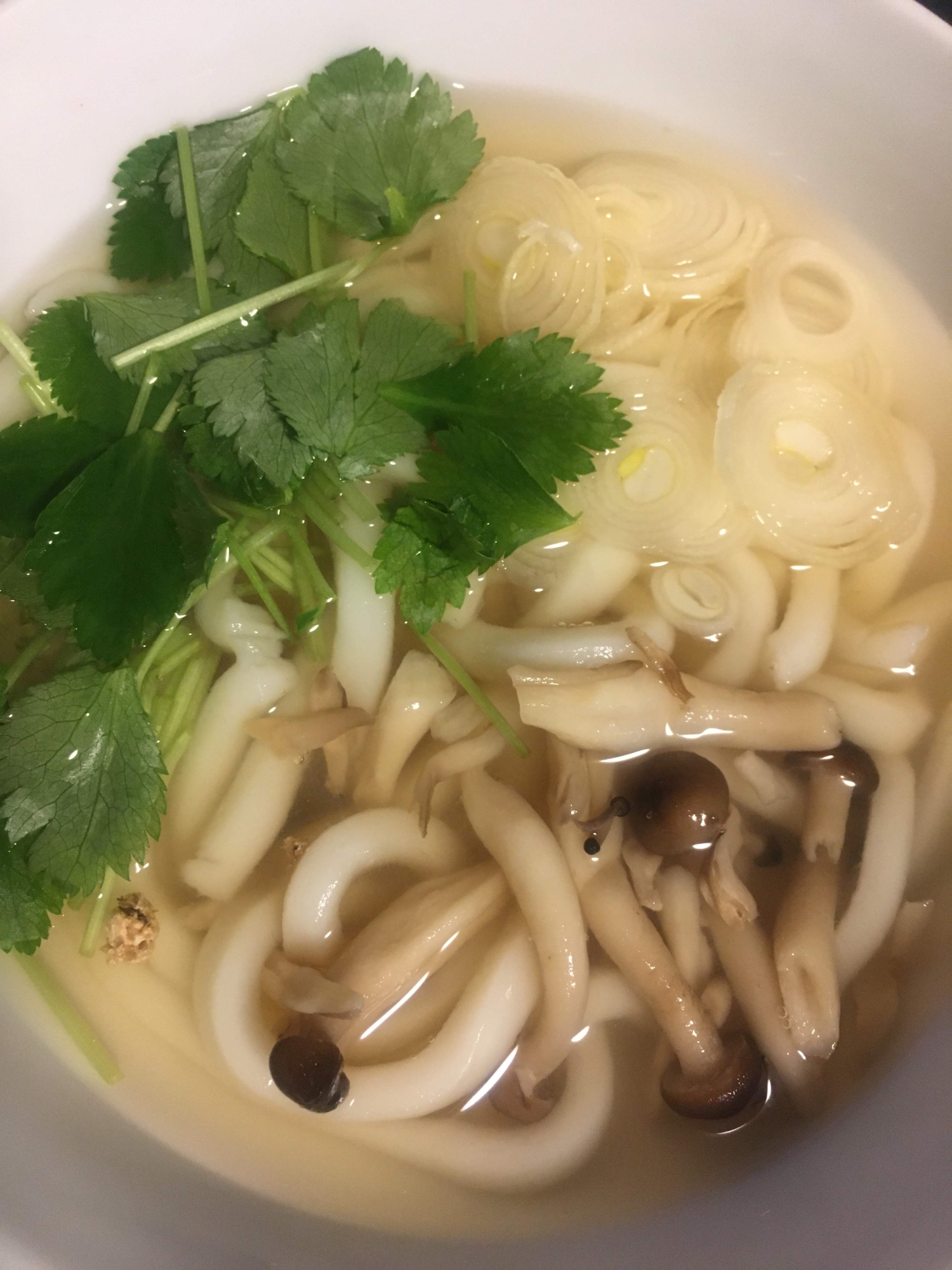 しめじと三つ葉のかけうどん