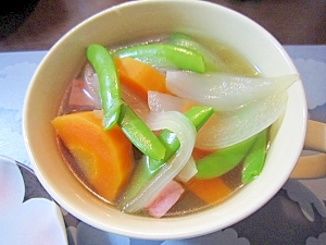 えんどう豆とたっぷり野菜の洋風スープ☆