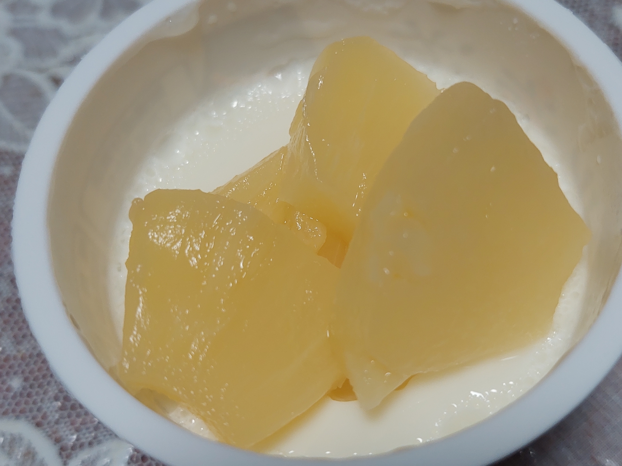 キャンプに！パインの缶詰でヨーグルト