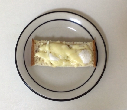 とろけるチーズととろろのトースト