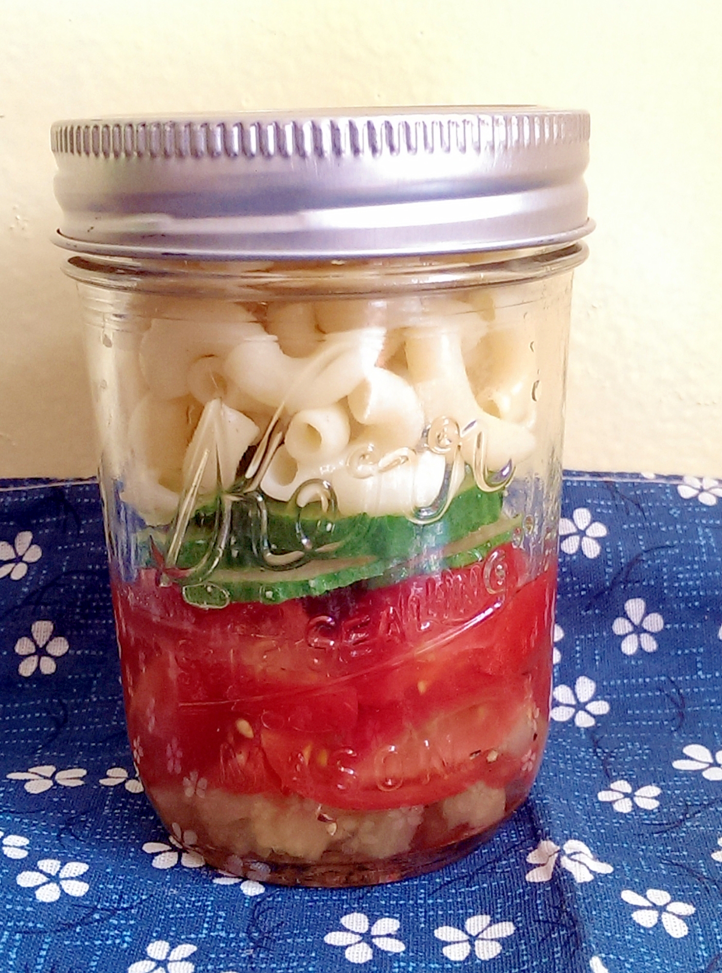 プチトマトとマカロニのジャーサラダ