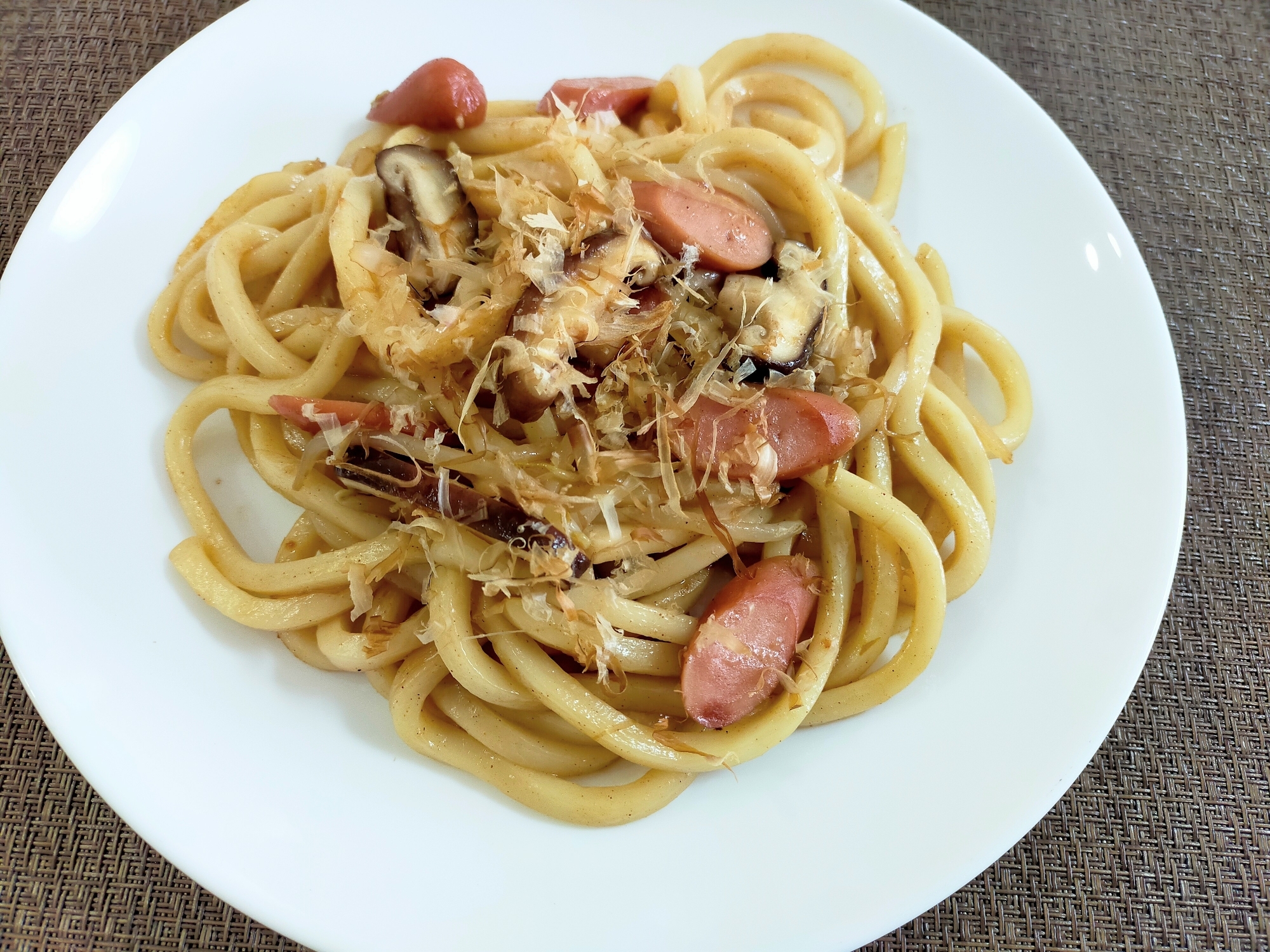 もやしとウインナーの焼きうどん